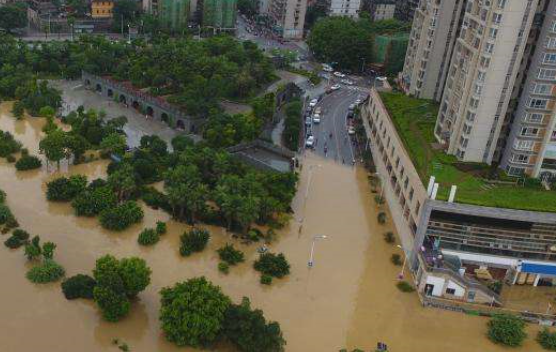 暴雨肆虐、洪水泛濫，多地房屋安全隱患不容忽視