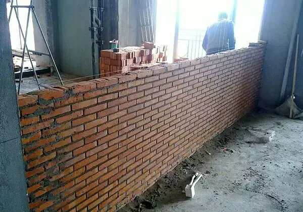 自建房砌墻這樣做，可以防止墻體開裂！