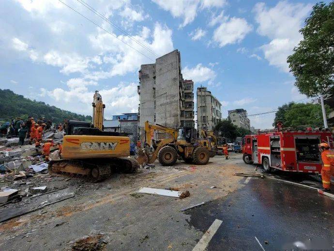 湖南郴州一幢自建房突然倒塌，農(nóng)村自建房屋如何自救？